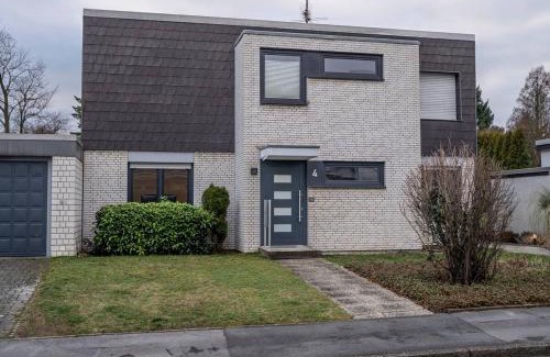 Dortmund Apartment | FÜR 3 - Boxspringbetten, Smart TV, Parkplatz, Stadion Nähe