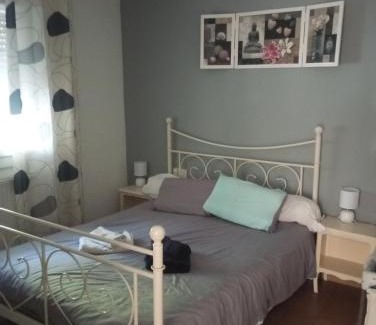 Reynes Apartment | F1 chambre et cuisine