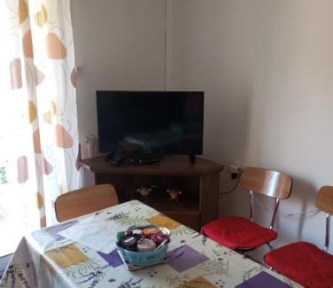 Reynes Apartment | F1 chambre et cuisine
