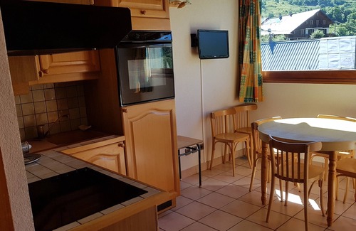 Albiez-Montrond Apartment | F1 mezzanine 5 people maximum - Bright - View of the Aiguilles d'Arves mountains