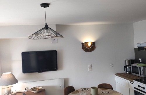Brives-Charensac Apartment | F2 KING SIZE BED WITH EXTERIOR 2KM FROM PUY EN VELAY