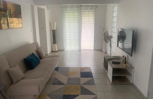 Le Lamentin Apartment | F3 dans maison individuelle avec jardin arboré