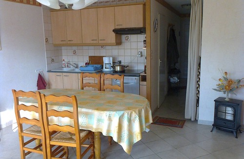 Sainte-Cecile-Plage Apartment | F3 facing south in the heart of the resort, by the sea, private parking