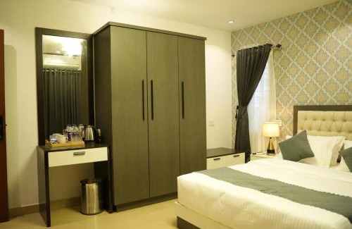 Thrippunithura Hotel | FA Gardens