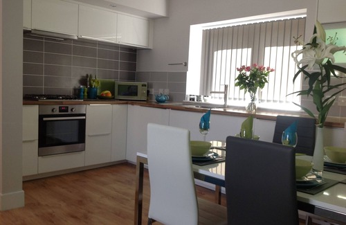Stonehaven Apartment | FAB LOCATION - CENTRAL YET ONLY 80 M FROM SEA