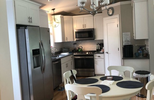 Cape Porpoise House | Fab Sunny Kennebunkport home ,7Mins.beach,Openings for Summer 2024, 365 per nite