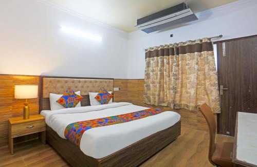 Sector D Hotel | FabExpress Vasant Villa - Near ILBS Hospital