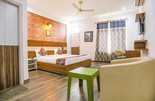DLF Phase 3 Hotel | FabHotel Aravali Suites