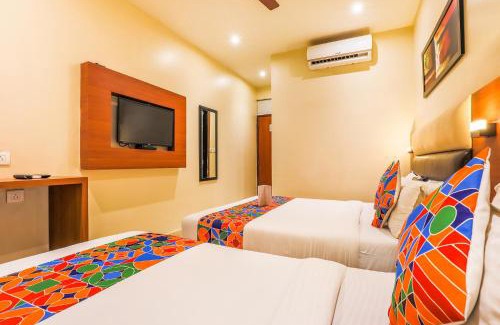 Jogeshwari East Hotel | FabHotel Liwa International - Nr Mumbai International Airport