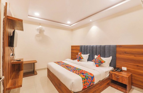 Indira Nagar Hotel | Fabhotel Rachna Palace And Banquets