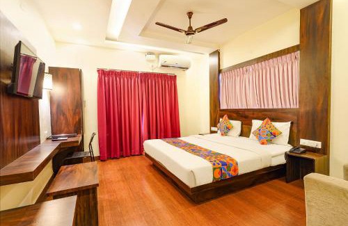 Domlur Hotel | FabHotel Royal Wood Premier -Nr Domlur
