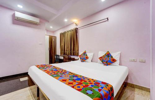 Egmore Cabin | FabHotel Sahana Residency