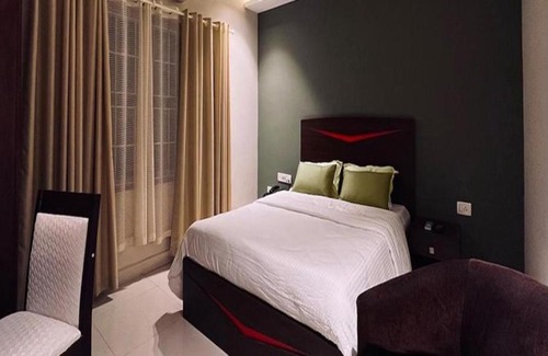 Royapettah Hotel | FabHotel Sea Queen Residency