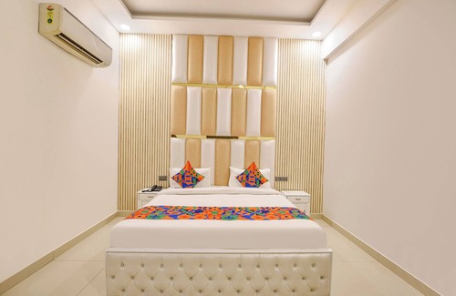Indirapuram Hotel | Fabhotel The Grand Paradise