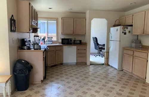 Renton House | Fabulous 4-bedroom house in Renton