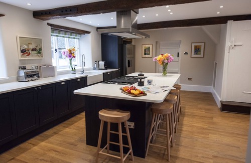 Brokenborough Other | Fabulous 5* Cotswold Gem with Hot Tub. Dog friendly.