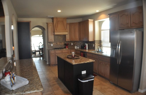 South Arlington House | Fabulous 6 Bedroom, 4 Bath Pool Outdoor Kitchen Media 3 Kings, 6 Queens, 1 Fu