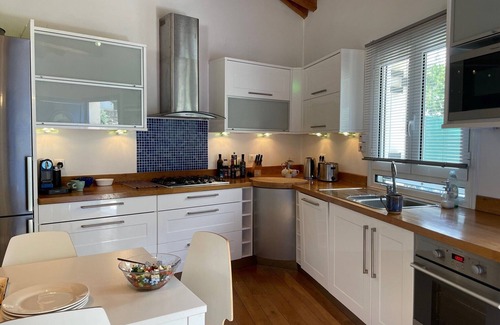 Petaleia Villa | Fabulous Beachside 4 Bedroom Detached Villa - all 5 Star reviews
