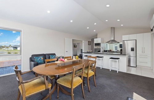 Wharewaka House | Fabulous in Wharewaka - Wharewaka Holiday Home