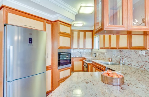 Mamilla Condo | Fabulous Kosher Apartment 3 BR + Den in Amazing Central Location!