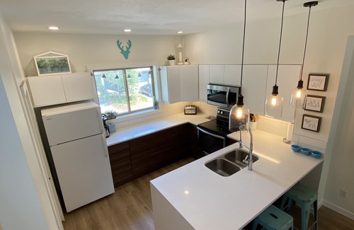 East Kootenay House | Fabulous Ski-in/out Renovated 3 Bdrm Upper Village Townhome with bdrm AC & den