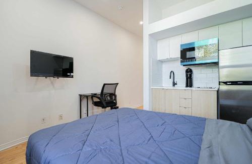 Mercier-Hochelaga-Maisonneuve Apartment | Fabulous Studio with FREE Parking near Montreal Downtown
