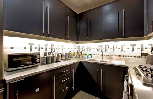 Brompton & Hans Town Apartment | Fabulous Three Bedroom Flat Opposite Harrods