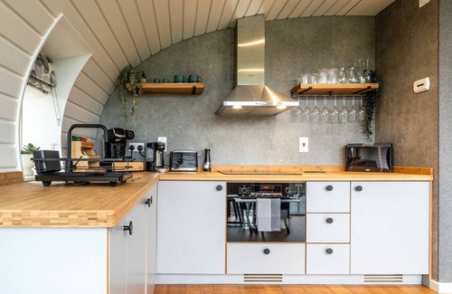 Chipping Norton Cabin | Fabulous Two Bedroom Eco Pod, Old Chalford Estate