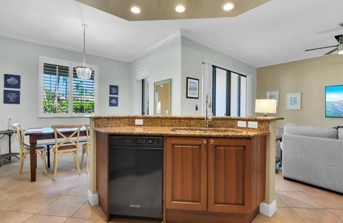 Royal Harbor Cottage | fabulous waterfront resort, 3 pools, lazy river, walk to 5th Ave!