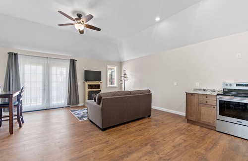West Central Apartment | Fairfield Ave #2- Upstairs Unit