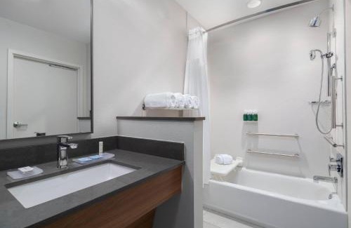Russell Hotel | Fairfield Inn & Suites by Marriott Kenosha Pleasant Prairie