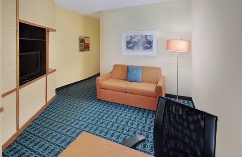 North Loop Hotel | Fairfield Inn & Suites by Marriott Austin-University Area