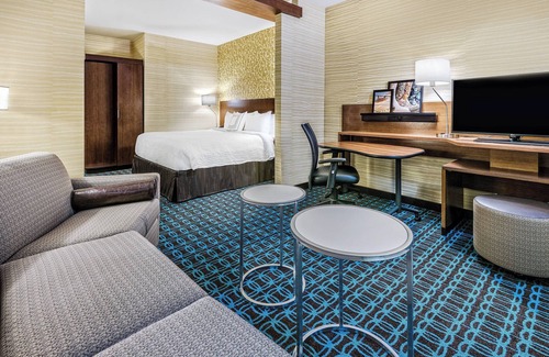 Van Hotel | Fairfield Inn & Suites by Marriott Van Canton Area