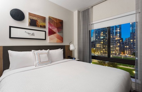 Lincoln Square Hotel | Fairfield Inn & Suites New York Manhattan/Central Park