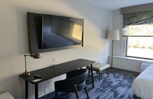 Sherwood Manor Hotel | Fairfield Inn & Suites Springfield Enfield