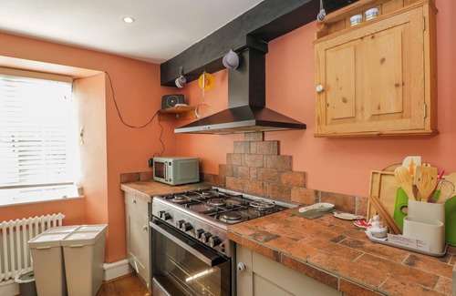 Fairford Cottage | FAIRFORD COTTAGE, family friendly, with a garden in Fairford
