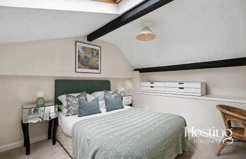 Henley-on-Thames Apartment | Fairmile Loft - Cosy 1-Bed Stay in Central Henley
