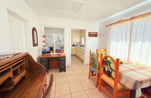 Farmington House | Fairview Hideaway! Fenced yard! Free Dinner!
