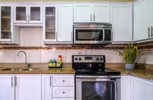 New Kingston Apartment | Fairview Near AC Hotel Kingston - FIWI