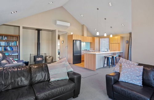 Hanmer Springs House | Fairway Cottage - Hanmer Springs Holiday Home