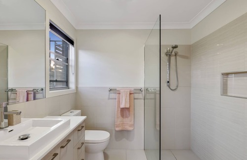 Yatala House | Fairway Village @ Windaroo Lakes Golf Club