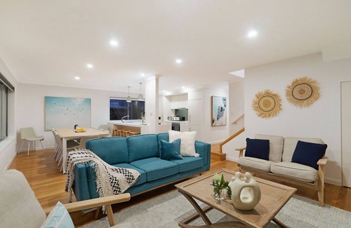 Shelly Beach House | FAIRWAYS- 6 ROOMS -looking over Shelly Beach Golf course, PLUNGE POOL, Sleeps 12