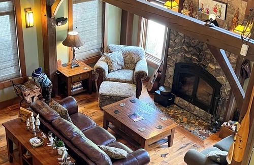 East Kootenay Ski Chalet | Fairy Creek Chalet l 5 Bedrooms l Sleeps 10 Adults l Hot Tub