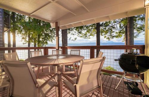 Rollingbay House | Fairyland Cottage, Waterfront, Beach, Kayak, Hot tub