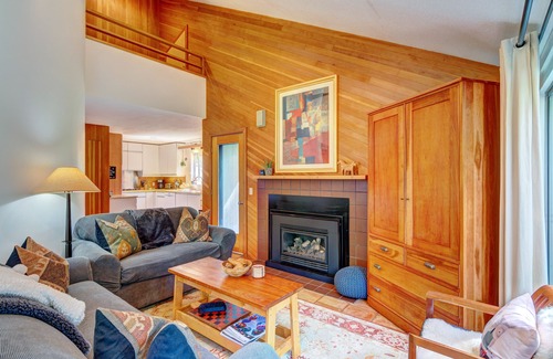 West Woodstock Ski Chalet | Falcon House: VT Modern Chalet w/Sauna on 25 Acres - Hike - Bike to Village
