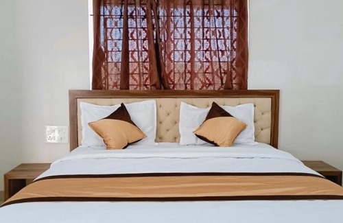 Devikolam Hotel | Falcone Residency - 100 m from Indiana Hospital