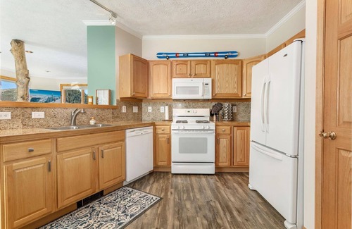 Summit Cove House | Fall into Savings! 15% Off Until Oct 31 - Book Now!