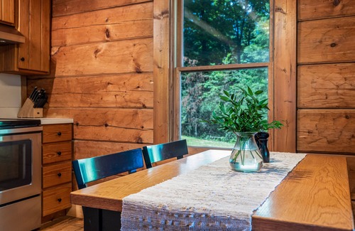 Rileyville Cabin | Falling Leaf Cabin - Rustic Charm With Modern Decor!