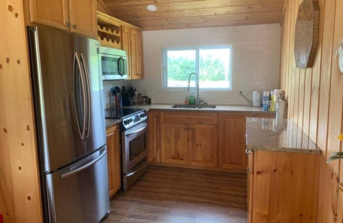 Weslemkoon Cottage | Fallsview Escape