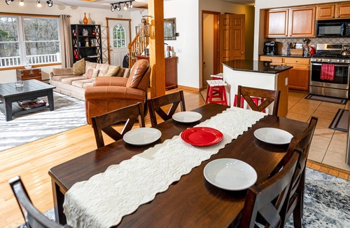 West Dover House | FallTime FAMILY VermonT Getaway - Hot Tub- Game Room- Fire Pit